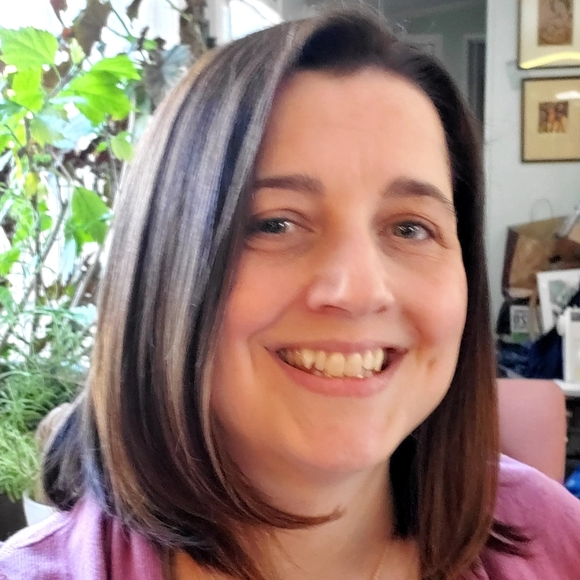 Meet your Posher, Melissa - Picture 2 of 3